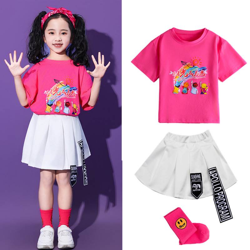 Red chase short sleeves, double skirts, smile socks